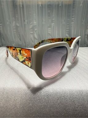Nanette Lepore Women's sunglasses with touch of pink Lenses-New